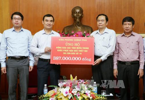 Hướng về đồng bào miền Trung bằng tấm lòng và sự sẻ chia 